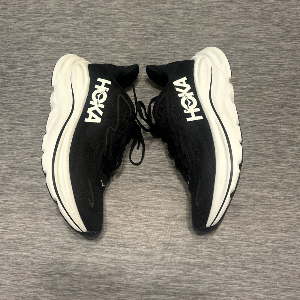 Hoka Clifton 10 Women size 8.5 Black/White Athletic Sneakers
